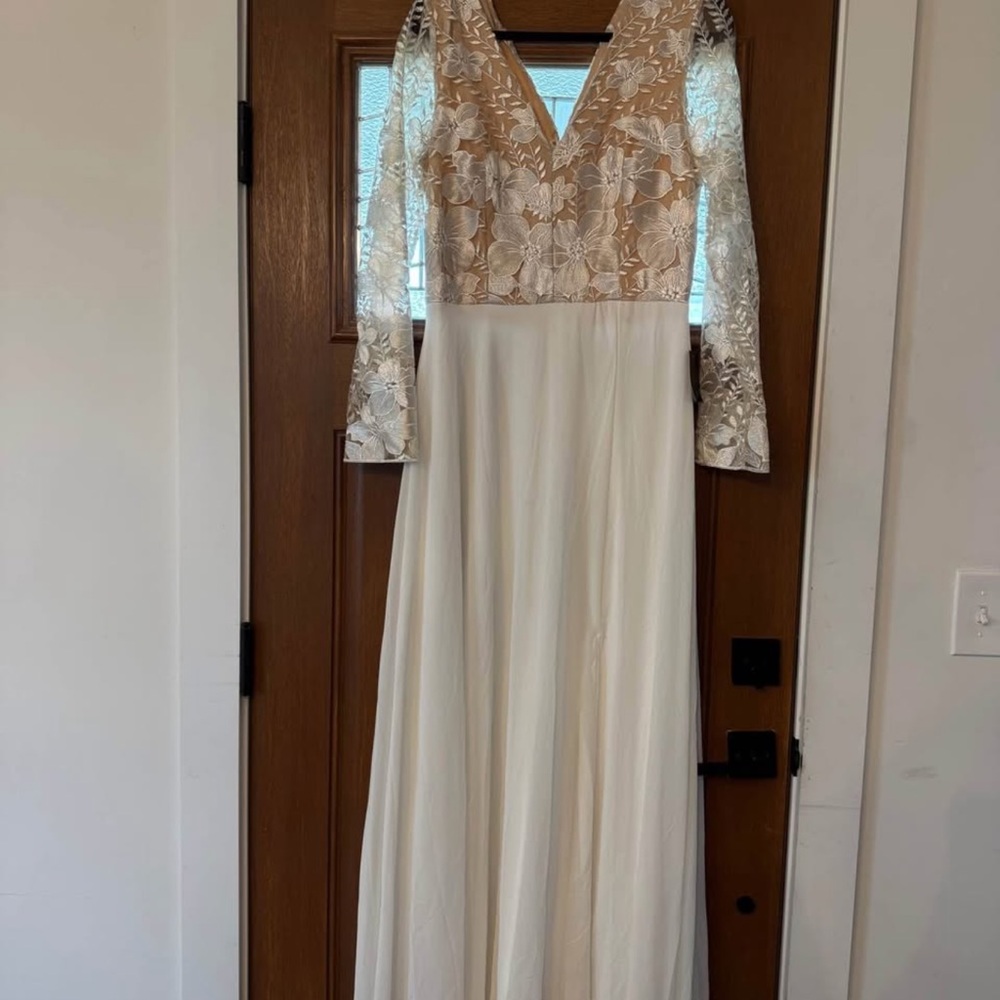 Cream V-Neck Bell Sleeve Bridal Gown